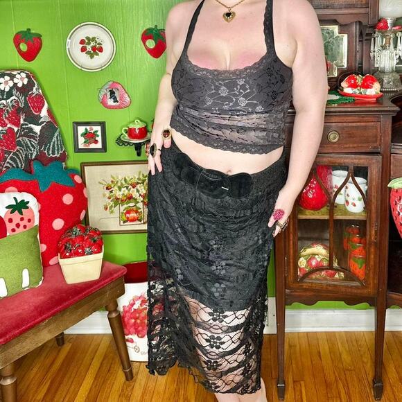 Whimsigoth grunge boho asymmetrical hi-low black sheer floral lace midi skirt - Picture 2 of 6